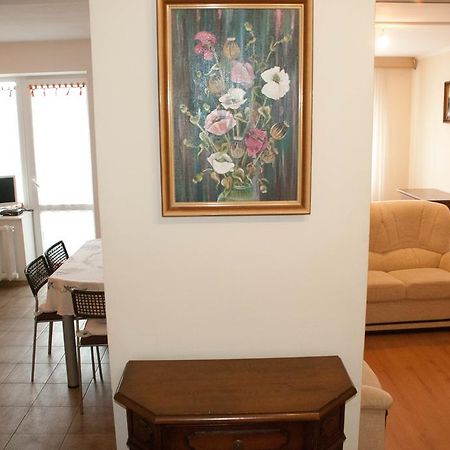 Apartment On Akademika Lazarenka 48A ลวีฟ ภายนอก รูปภาพ