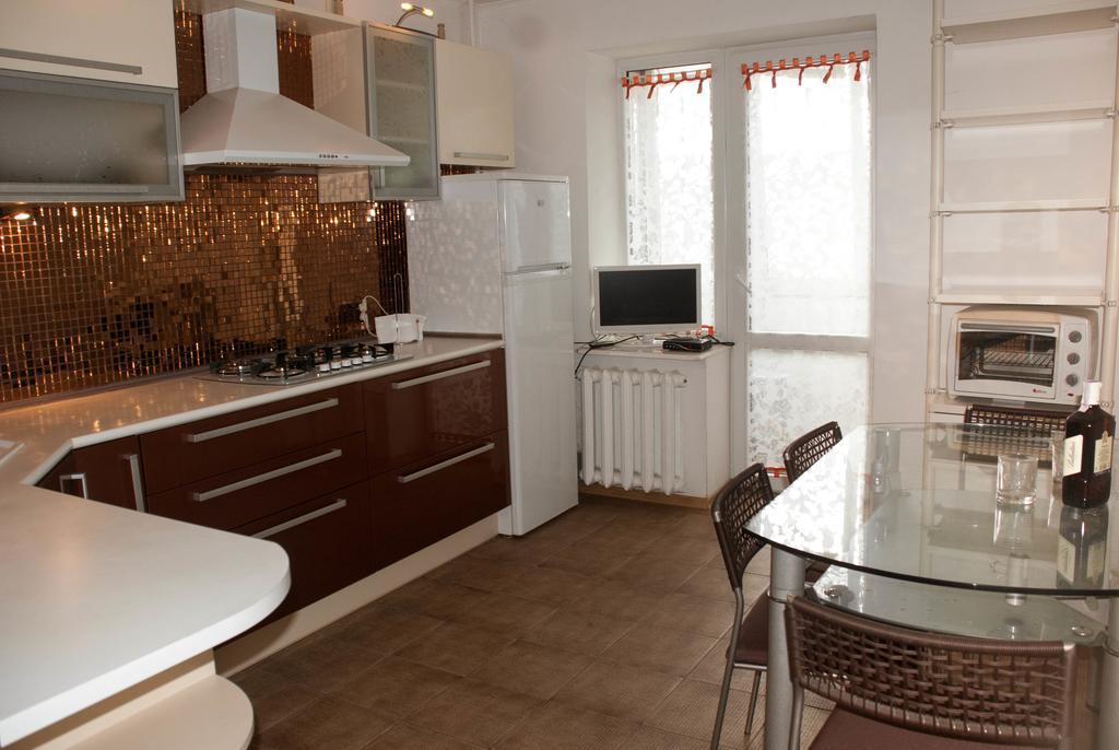 Apartment On Akademika Lazarenka 48A ลวีฟ ภายนอก รูปภาพ