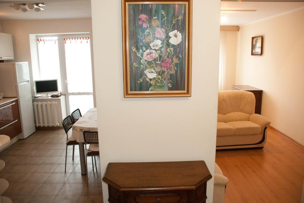 Apartment On Akademika Lazarenka 48A ลวีฟ ภายนอก รูปภาพ